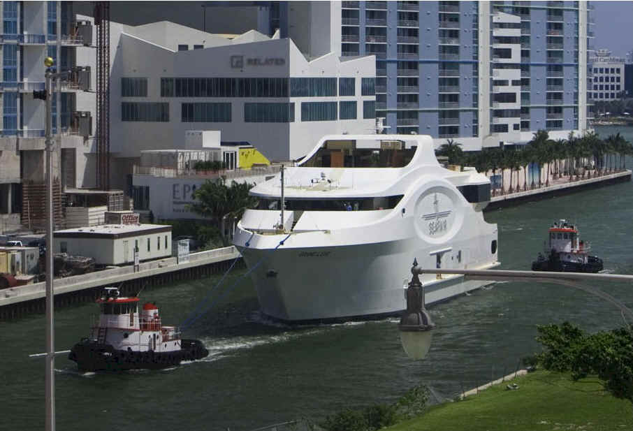 who owns the grand luxe yacht